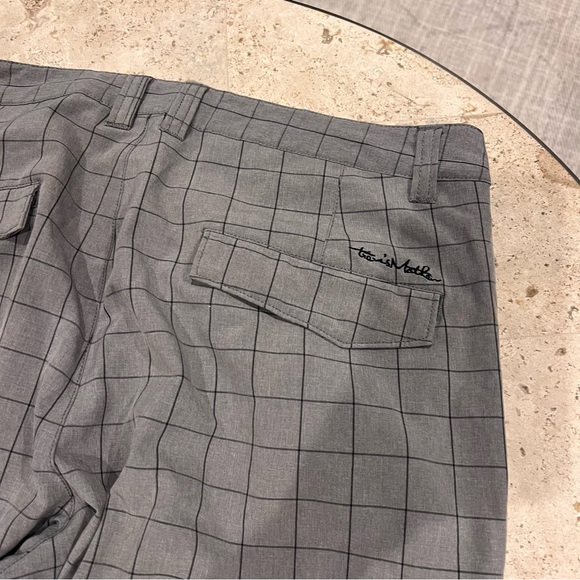 Travis Mathew Golf Shorts - Picture 5 of 5